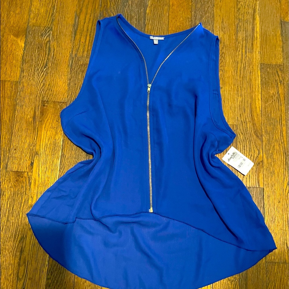 Zip front cute top.
